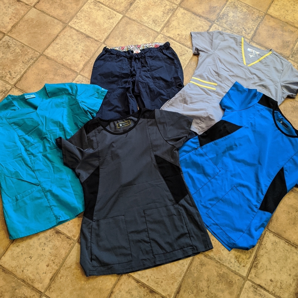 Women's Medium Scrubs- Lot